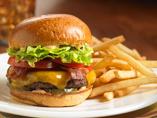 First Date Rules: 10 Types of Food That You Should Not Eat on a First Date