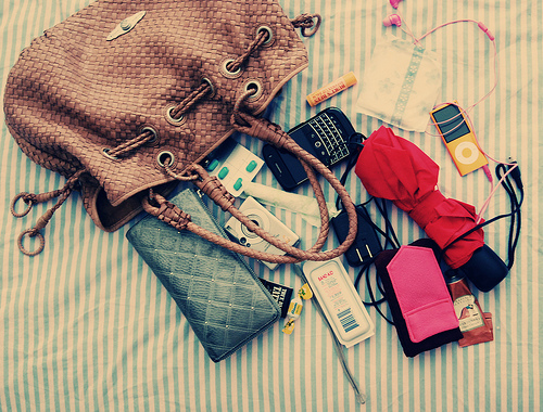 10 Things That Every Modern Filipina's Purse Should Have