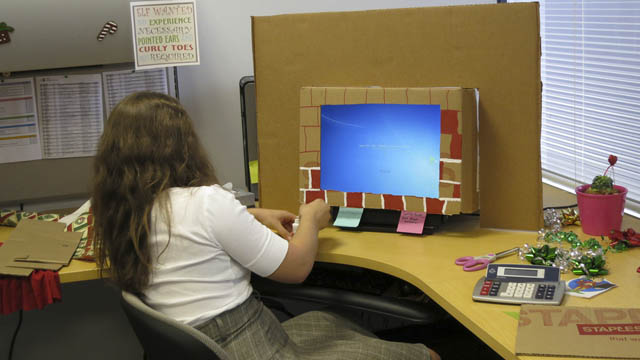 5 Ways To Impress Your Boss During The Holidays