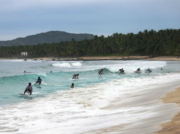 Dahican Beach photo by Elvi Hingcayog of the Ako ay Filipino blog