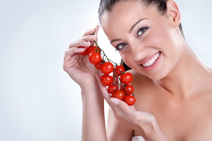 woman with cherry tomatoes_106741664