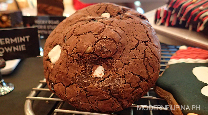Rocky Road Cookie Stuffed with Oreo, P65