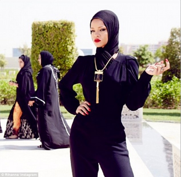 Photo of Rihanna from DailyMail.co.uk