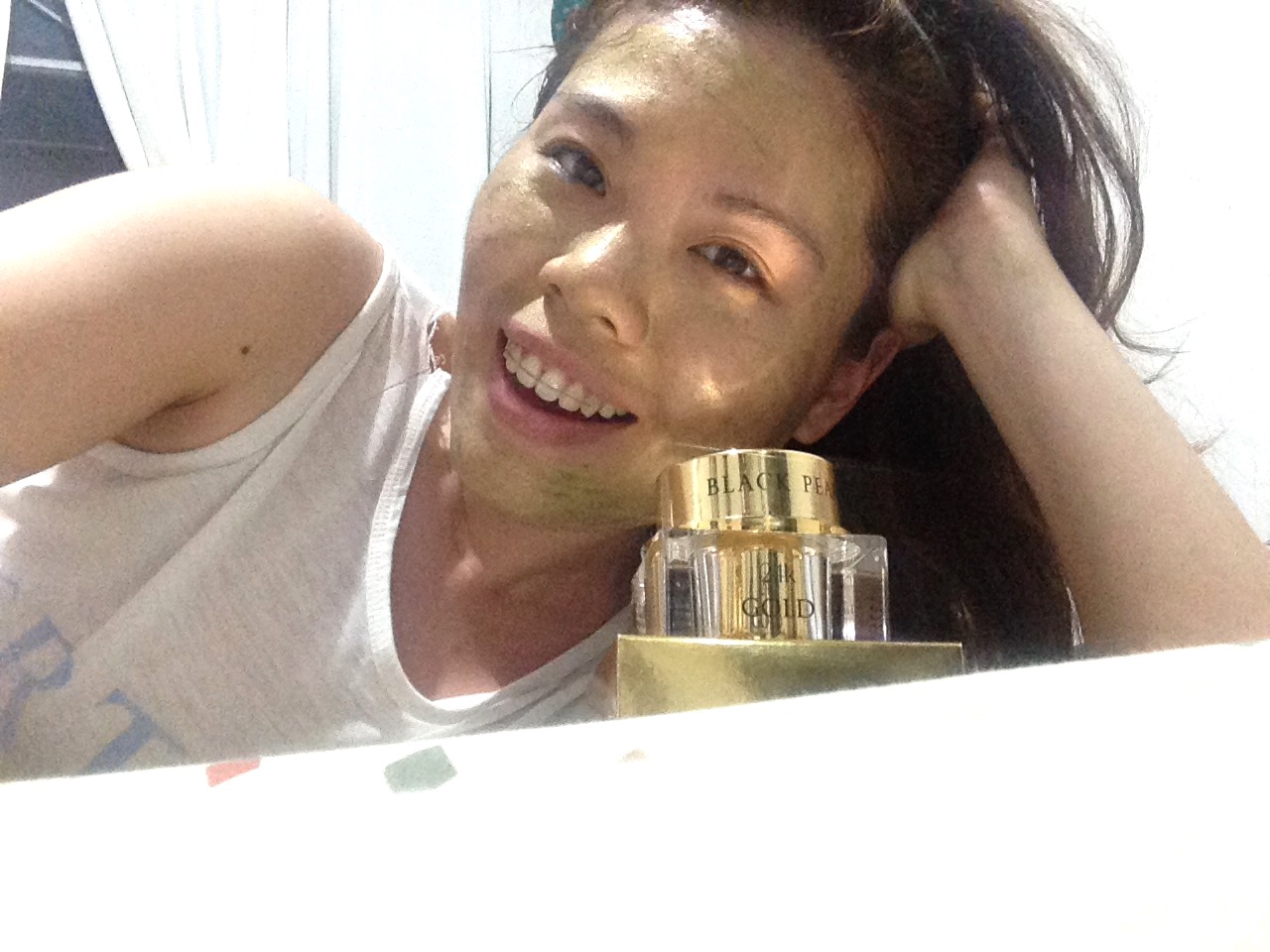 Black Pearl Cosmetics 24k Gold Mask Product Review - With the Mask on