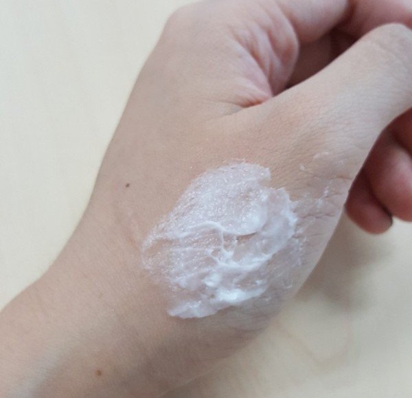Swab of the Jericho Day Cream on Hand