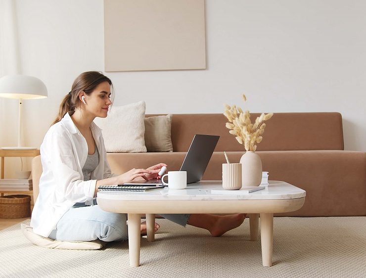 Woman learing in a self paced environment