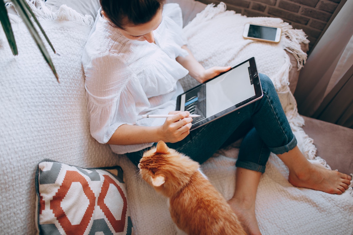 woman drawing on her tablet