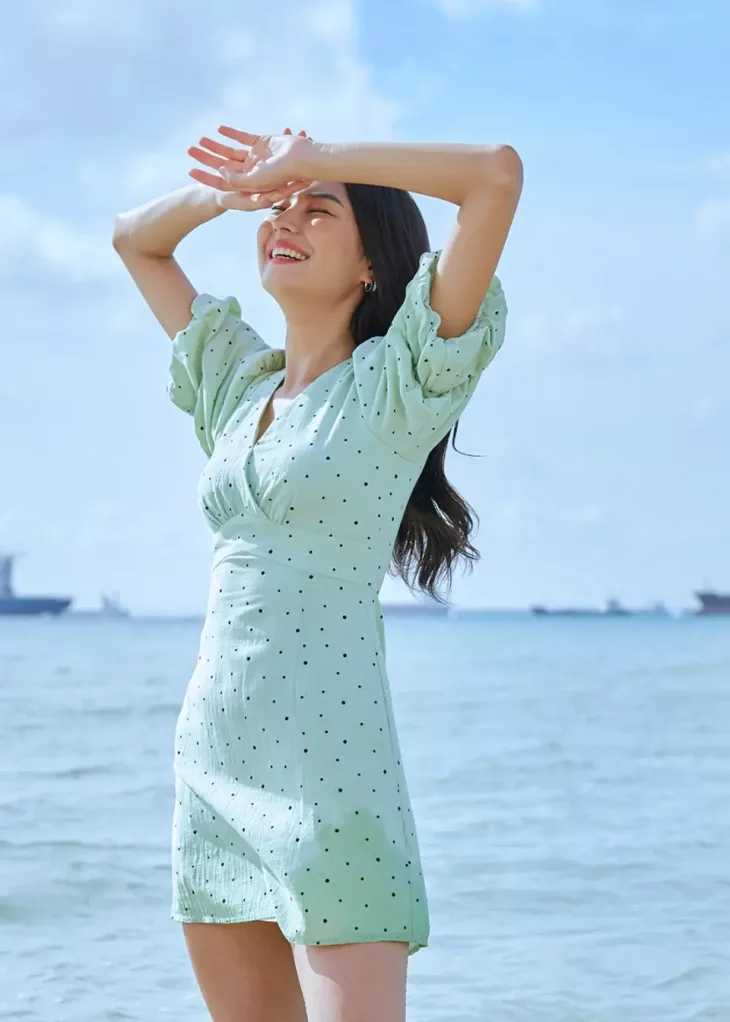 lady wearing pastel puff dress