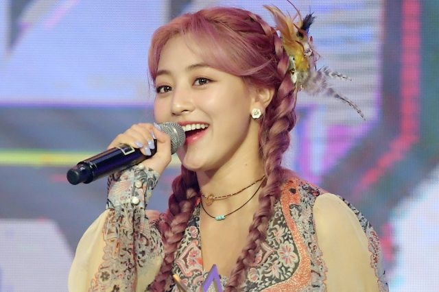 Twice Jihyo with braided hair